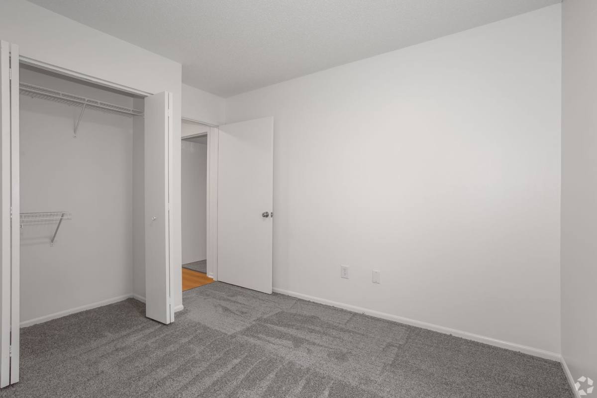 Apartment for rent at 1015 Village Green Court, Newark, OH 43055