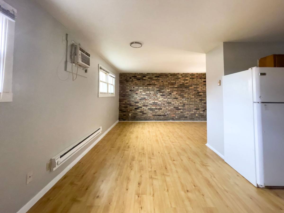 Apartment for rent at 402 N Calvert St, Muncie, IN 47303