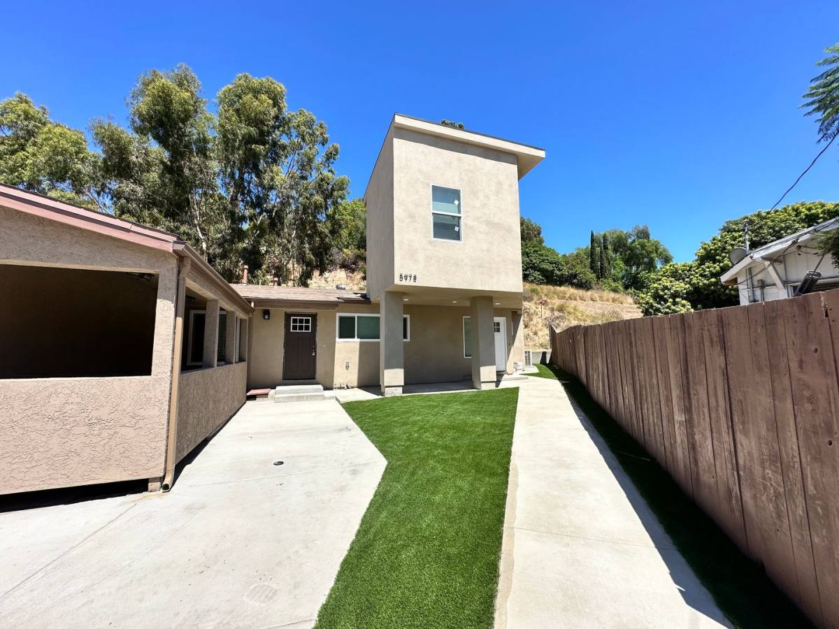 Townhouse for rent at 5978 Baja Dr, San Diego, CA 92115