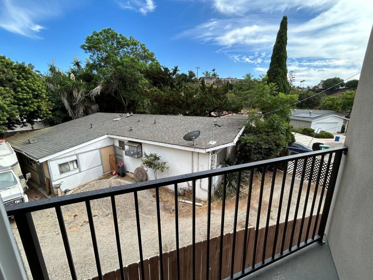Townhouse for rent at 5978 Baja Dr, San Diego, CA 92115