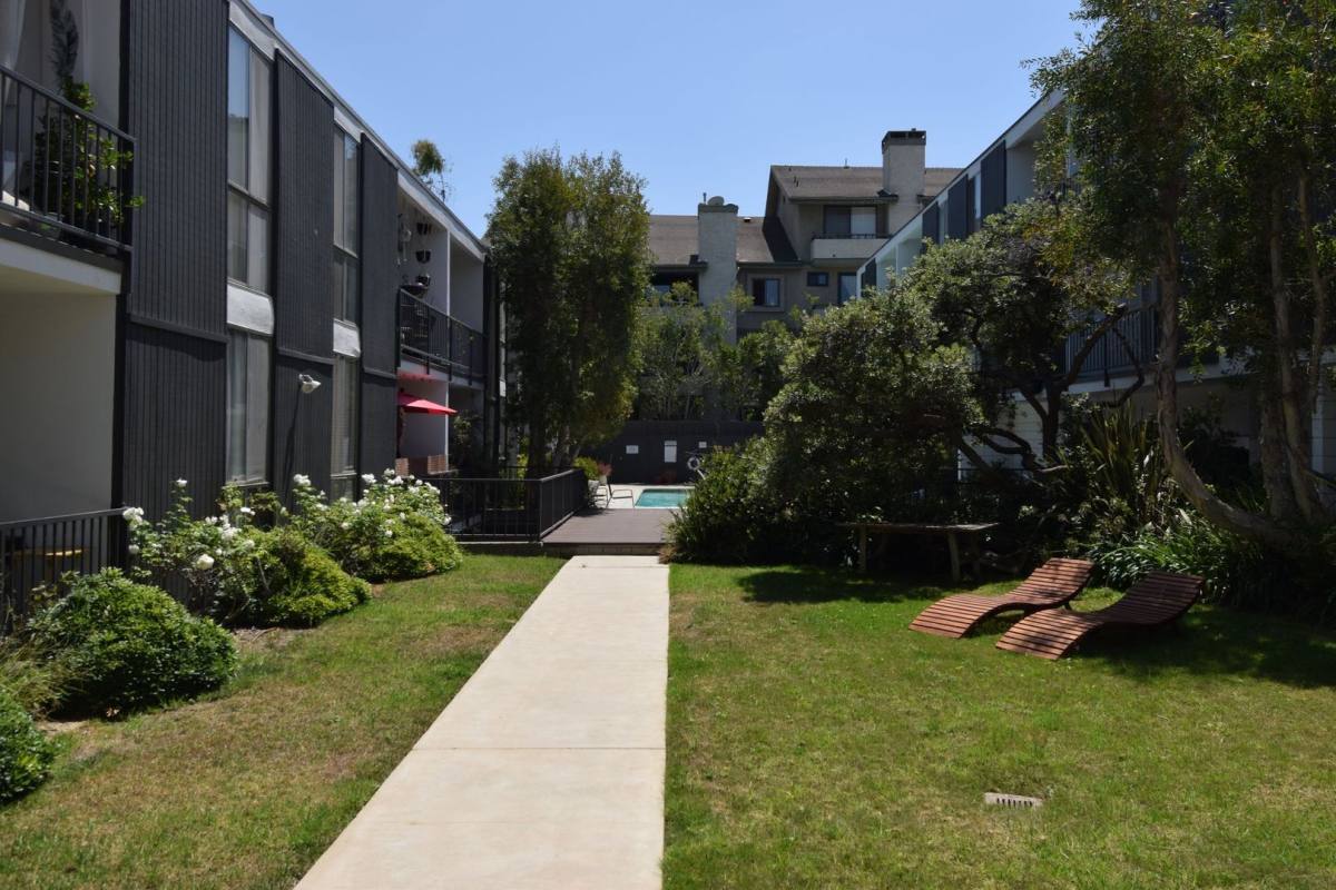 Apartment for rent at 2643 Centinela Ave, Santa Monica, CA 90405
