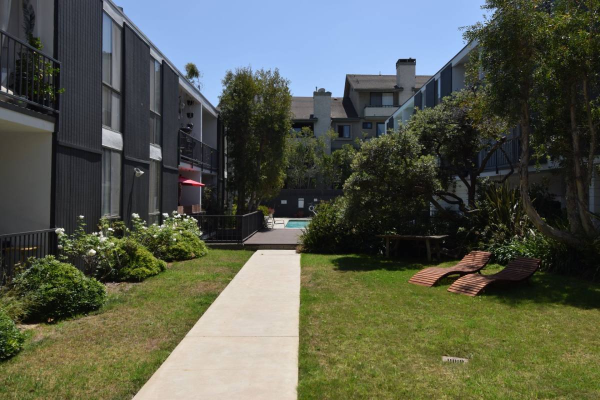 Apartment for rent at 2643 Centinela Ave, Santa Monica, CA 90405