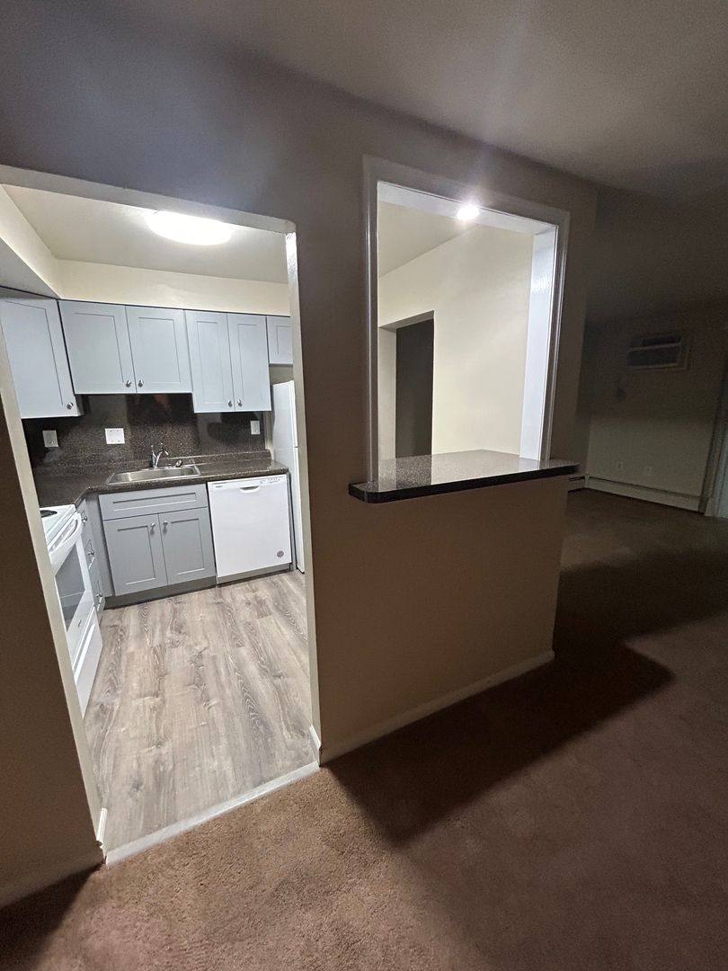 Apartment for rent at 410 E Hinckley Ave, Ridley Park, PA 19078