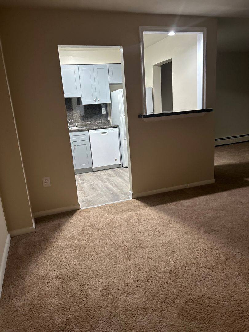 Apartment for rent at 410 E Hinckley Ave, Ridley Park, PA 19078