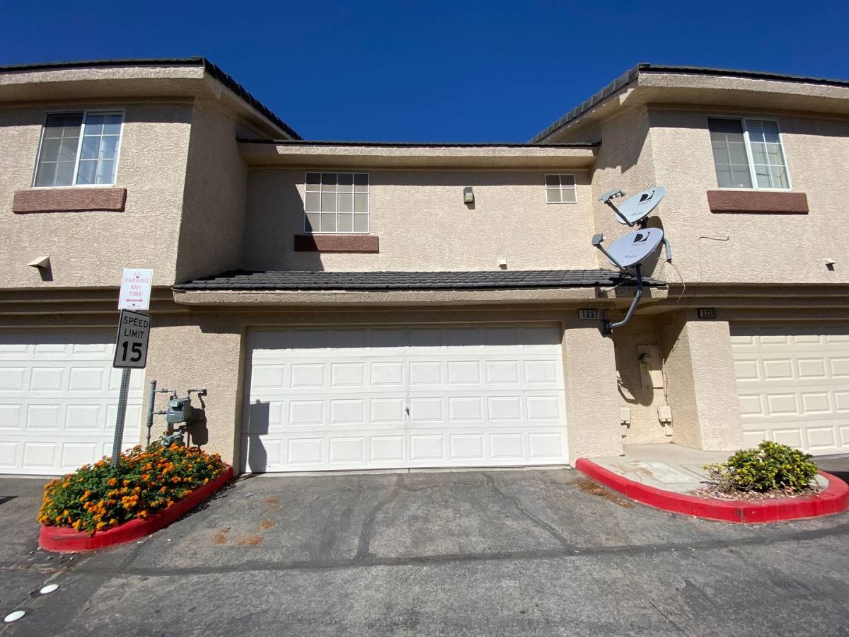 Townhouse for rent at 1337 Silver Sierra St, Las Vegas, NV 89128
