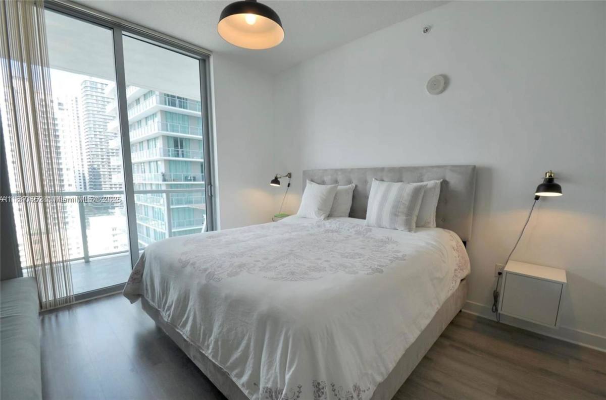 Apartment for rent at 79 SW 12th St S, Miami, FL 33130