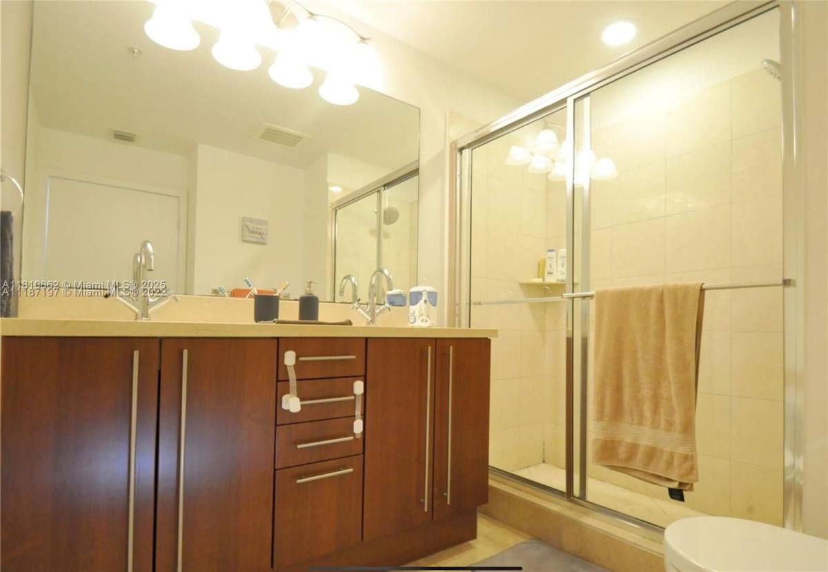 Apartment for rent at 79 SW 12th St S, Miami, FL 33130