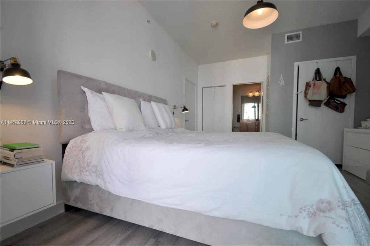 Apartment for rent at 79 SW 12th St S, Miami, FL 33130