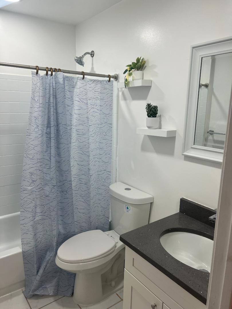 Townhouse for rent at 157 W Market St, Newark, NJ 07103