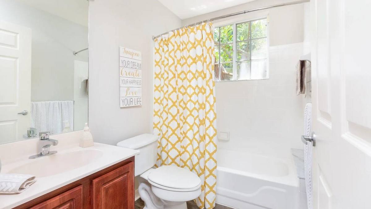 Apartment for rent at 1632 N Federal Highway 001-570, Boynton Beach, FL 33435
