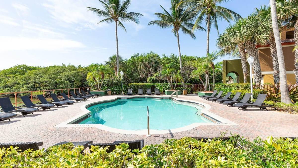 Apartment for rent at 1632 N Federal Highway 001-570, Boynton Beach, FL 33435