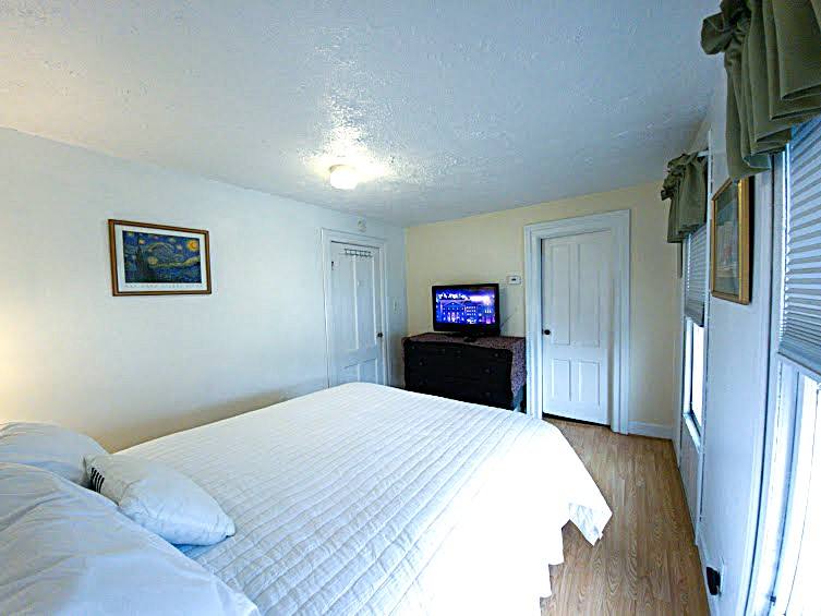 Apartment for rent at 21 Beacon St #ARTWALK Cozy, Rochester, NY 14607