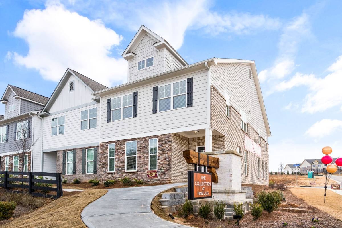 Townhouse for rent at 1296 Woodlyn Chase NE, Conyers, GA 30012