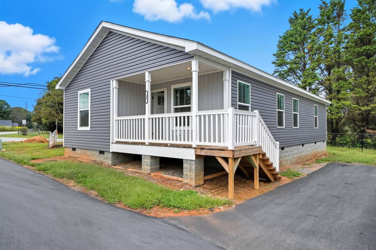 Apartment for rent at 2102 24th St NE, Hickory, NC 28601