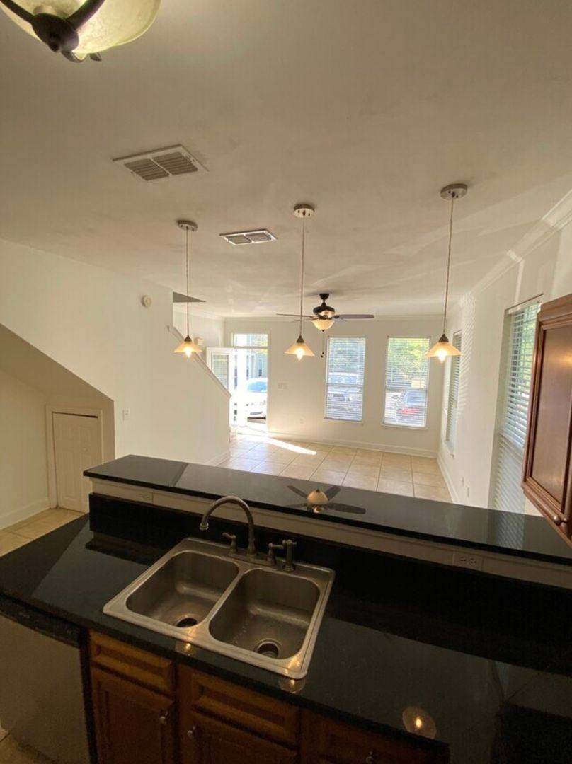 Townhouse for rent at 1417 Pullen Rd, Tallahassee, FL 32304