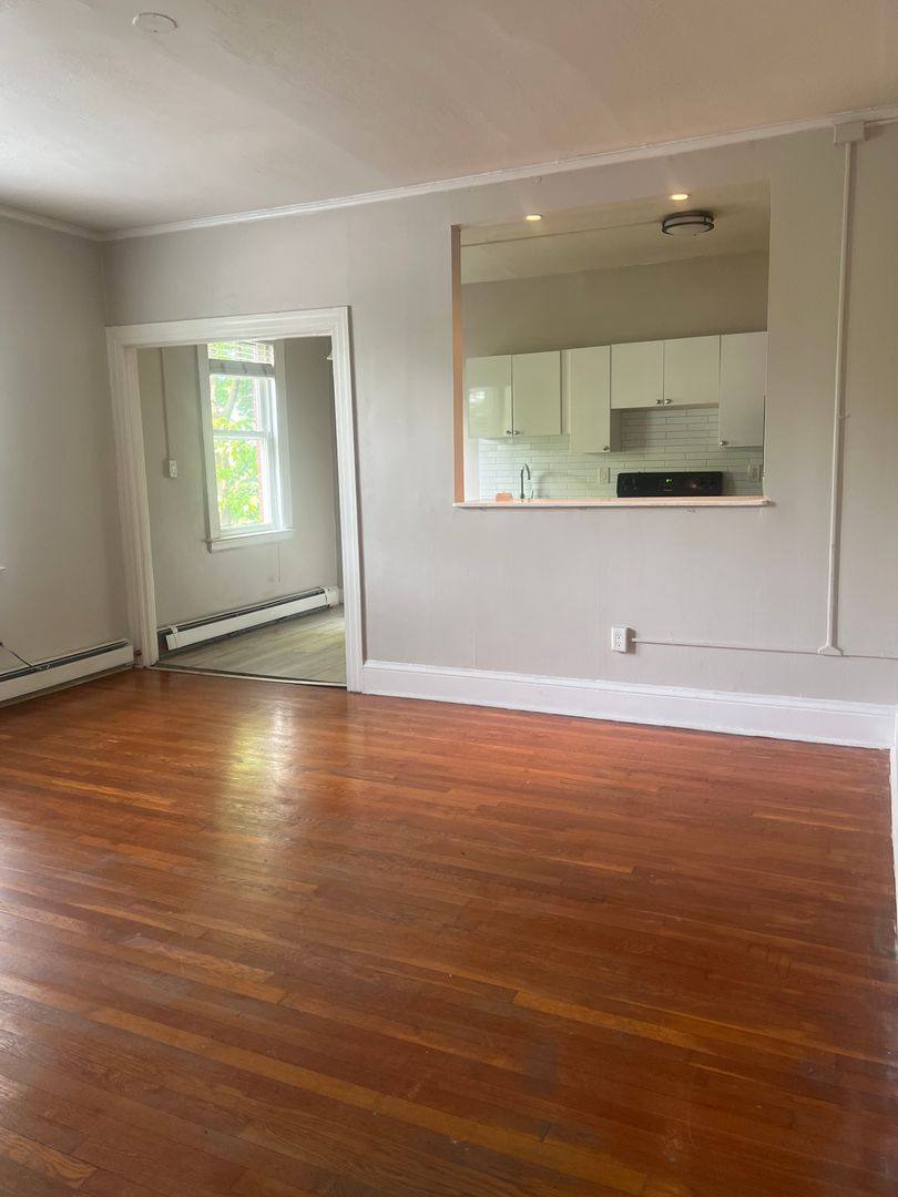 Apartment for rent at 16 Evergreen Ave, Hartford, CT 06105