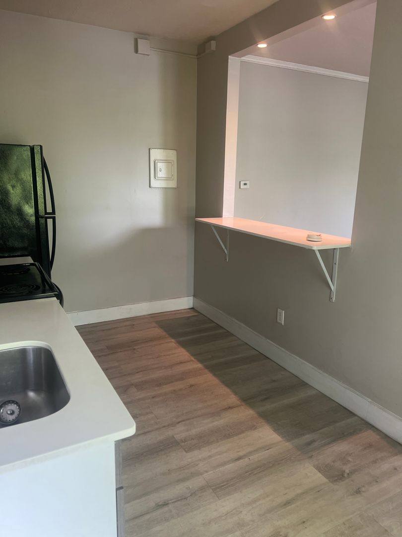 Apartment for rent at 16 Evergreen Ave, Hartford, CT 06105