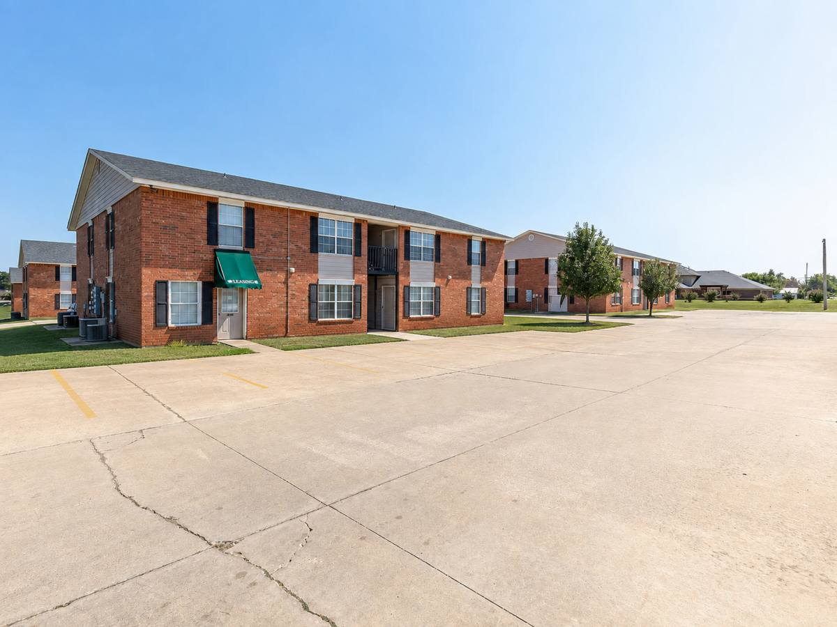 Apartment for rent at Buffalo Creek Apartment Homes, 203 Summerfield Dr, Blanchard, OK 73010