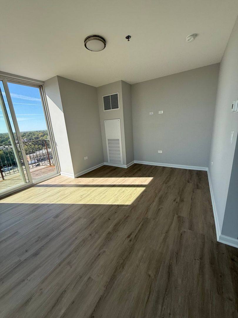 Apartment for rent at 10 N Sheridan Rd, Waukegan, IL 60085