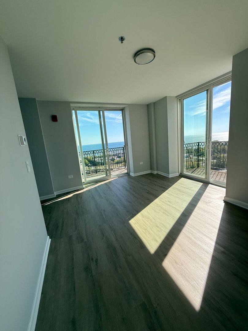 Apartment for rent at 10 N Sheridan Rd, Waukegan, IL 60085