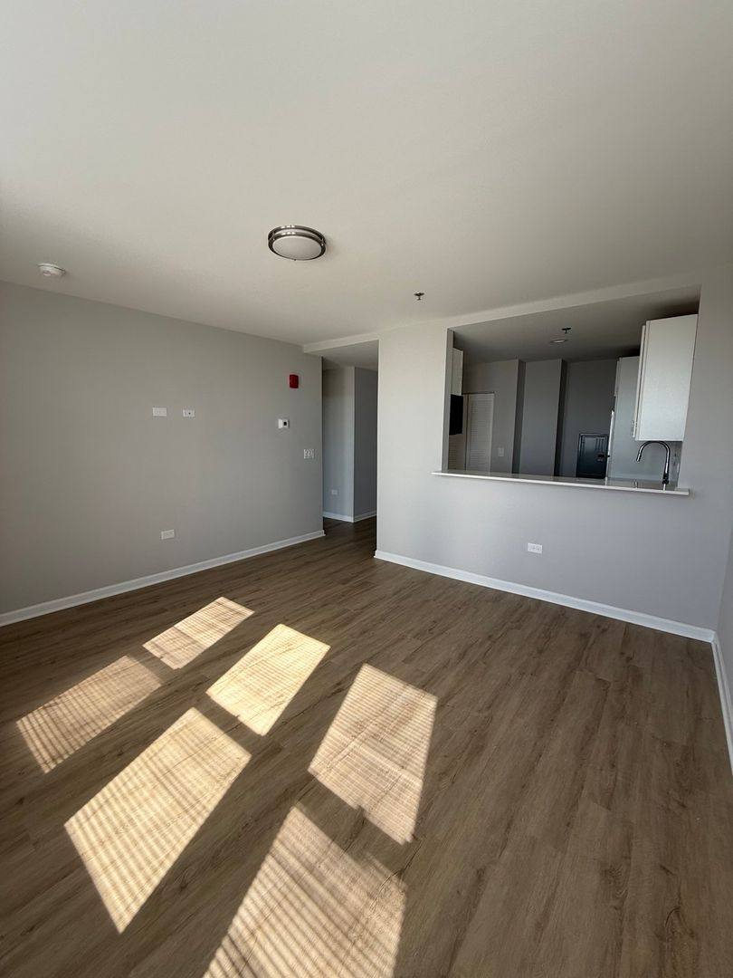 Apartment for rent at 10 N Sheridan Rd, Waukegan, IL 60085