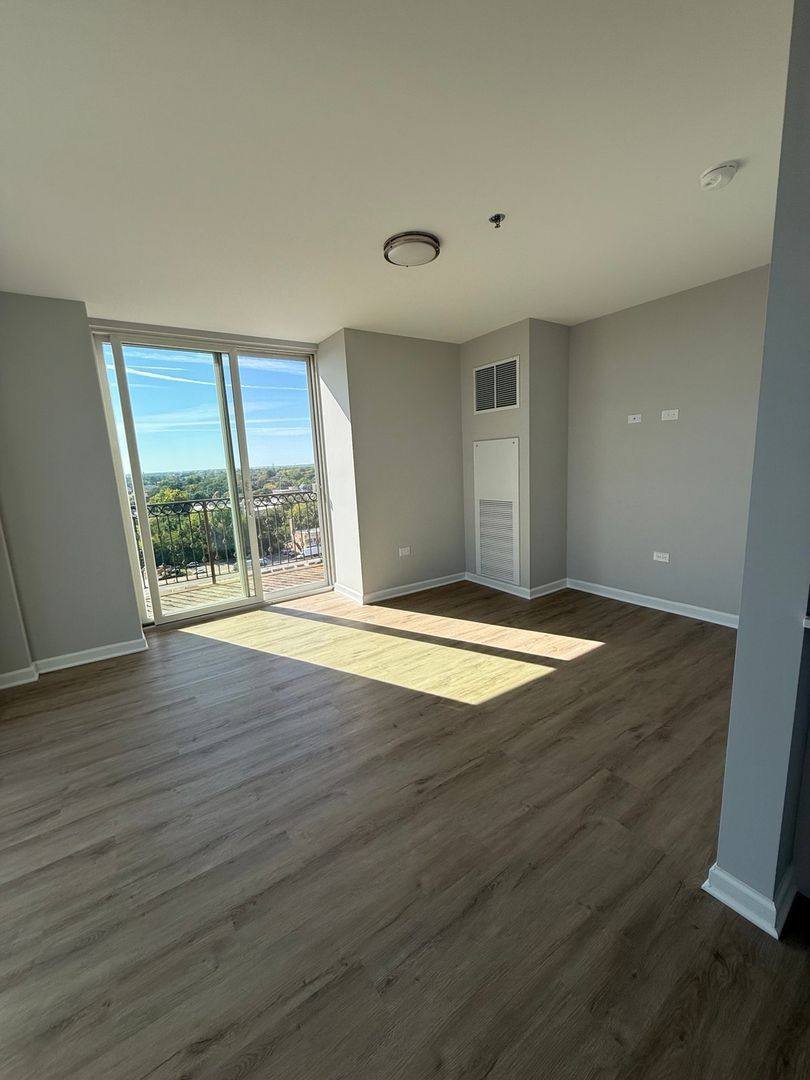 Apartment for rent at 10 N Sheridan Rd, Waukegan, IL 60085