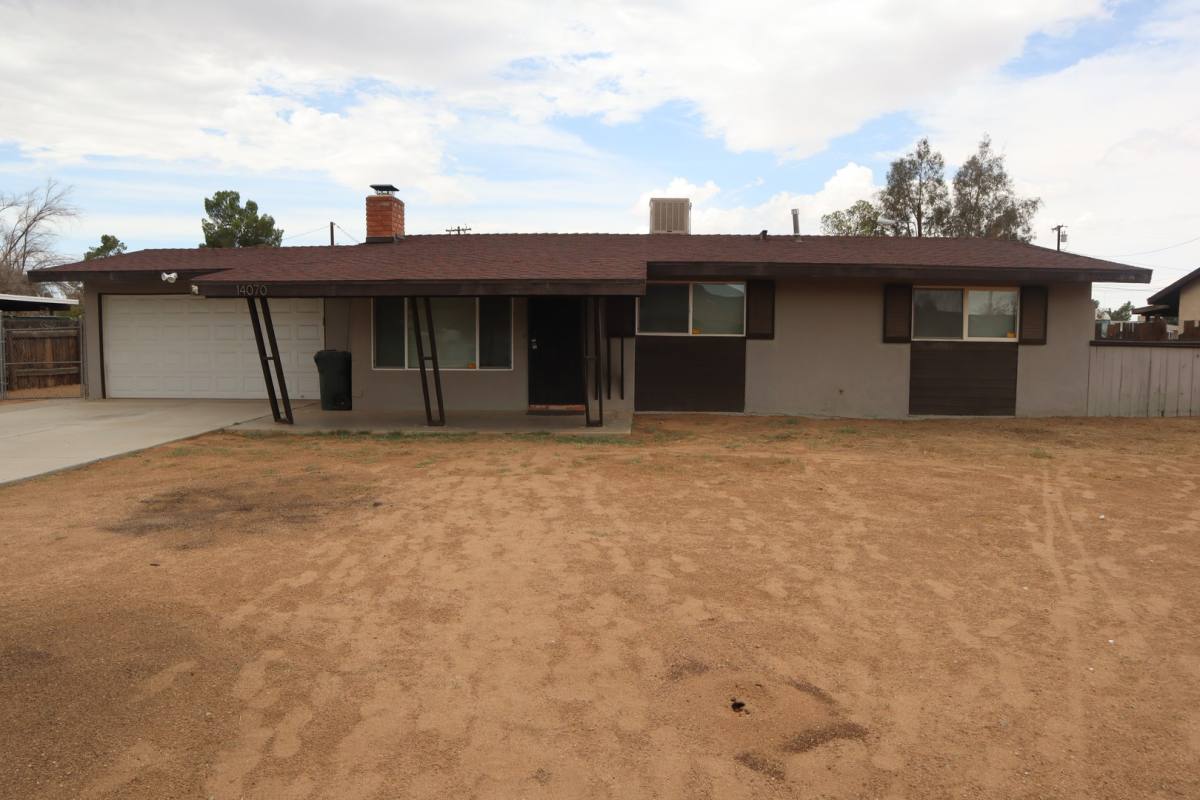 House for rent at 14070 Quinnault Rd, Apple Valley, CA 92307