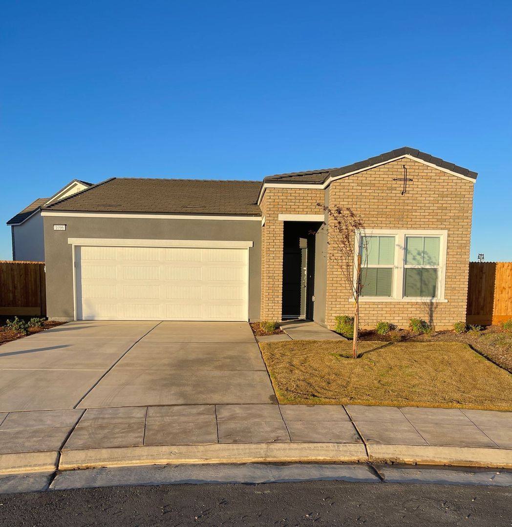 House for rent at 1096 Deerhorn Dr, Madera, CA 93636