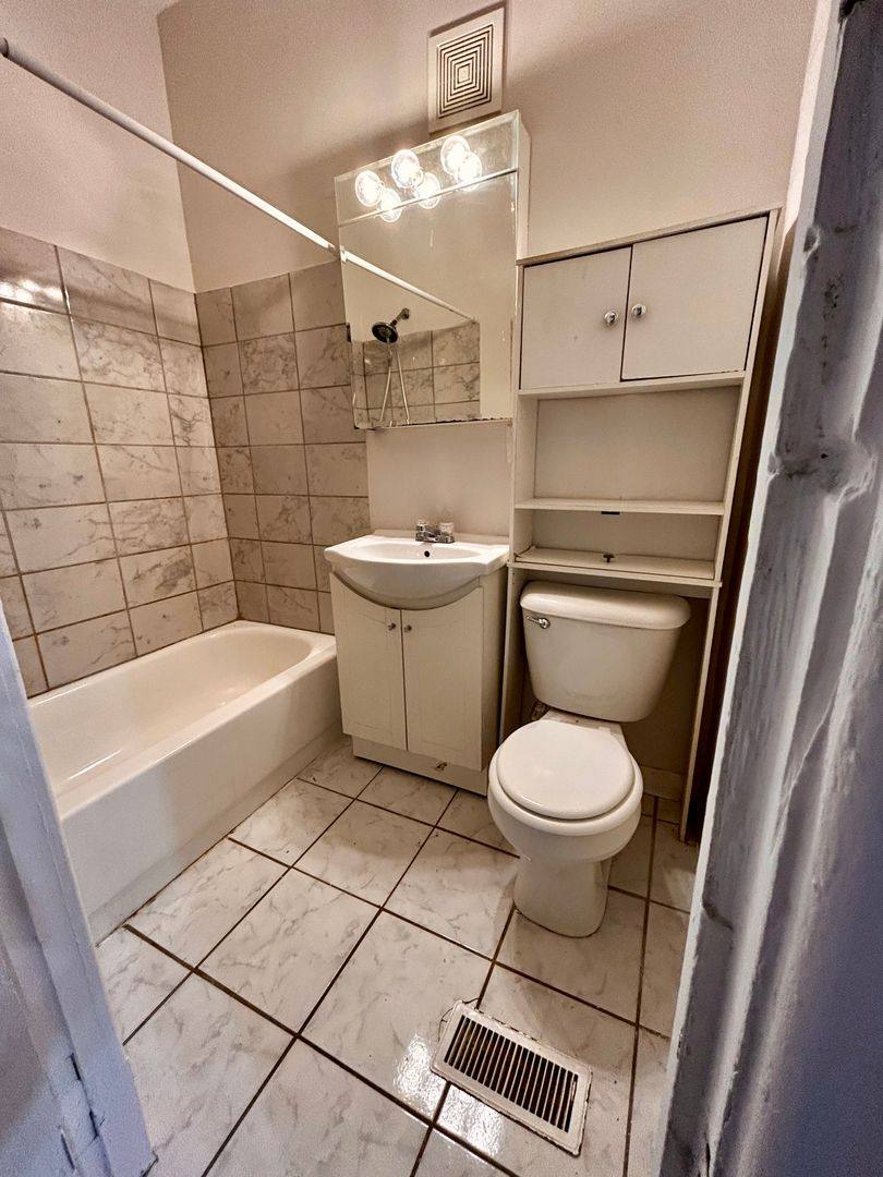 Apartment for rent at 68 E Patterson Ave, Columbus, OH 43201