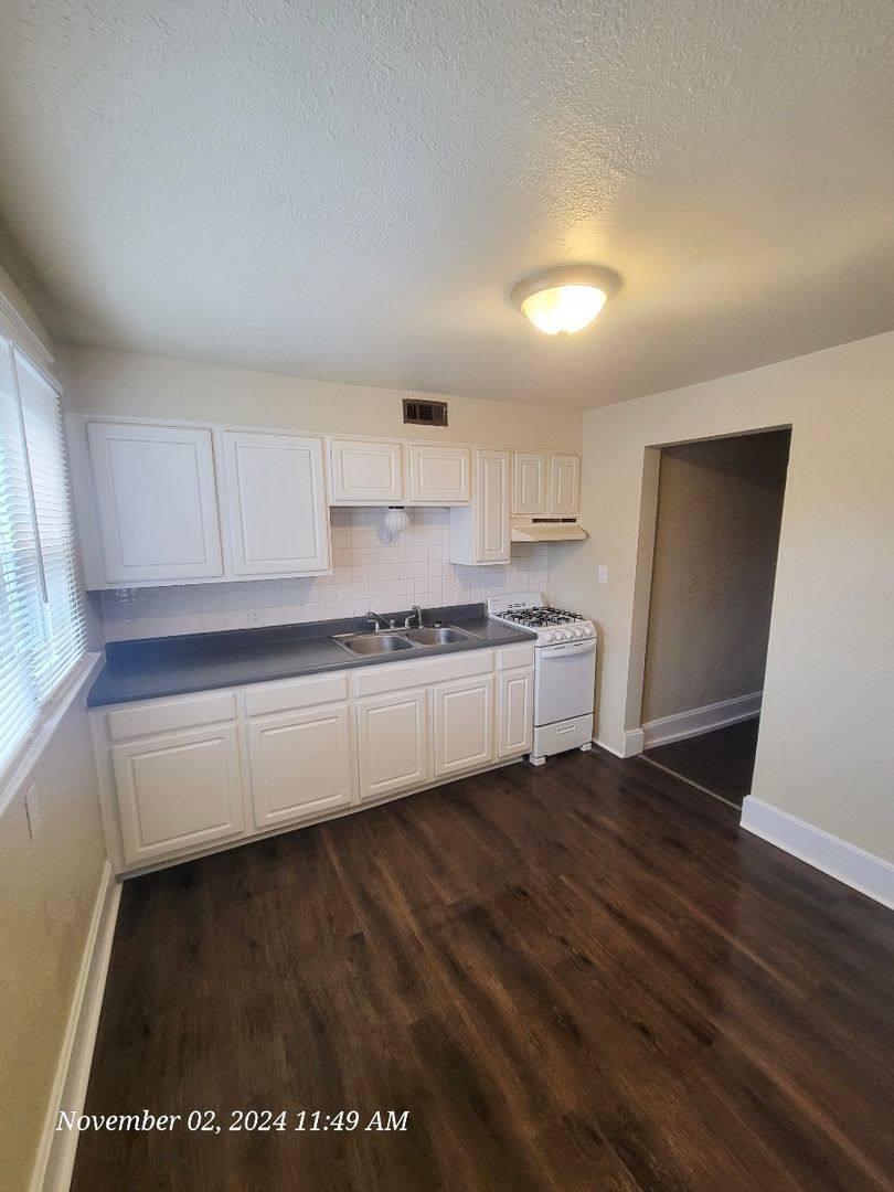 Apartment for rent at 823 S Jefferson Ave, Springfield, MO 65806