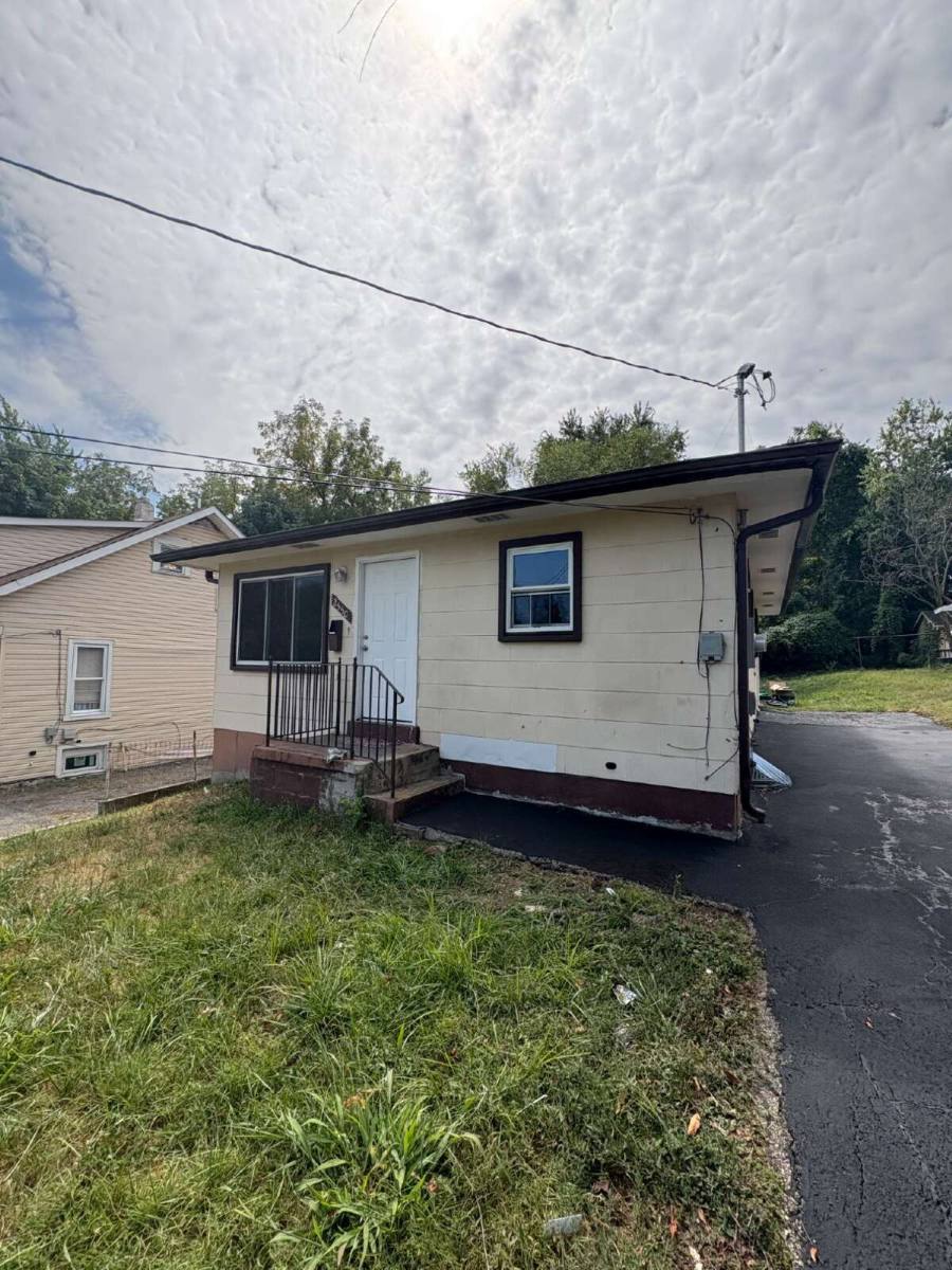 House for rent at 2550 Oakcrest Ave, Saint Louis, MO 63136