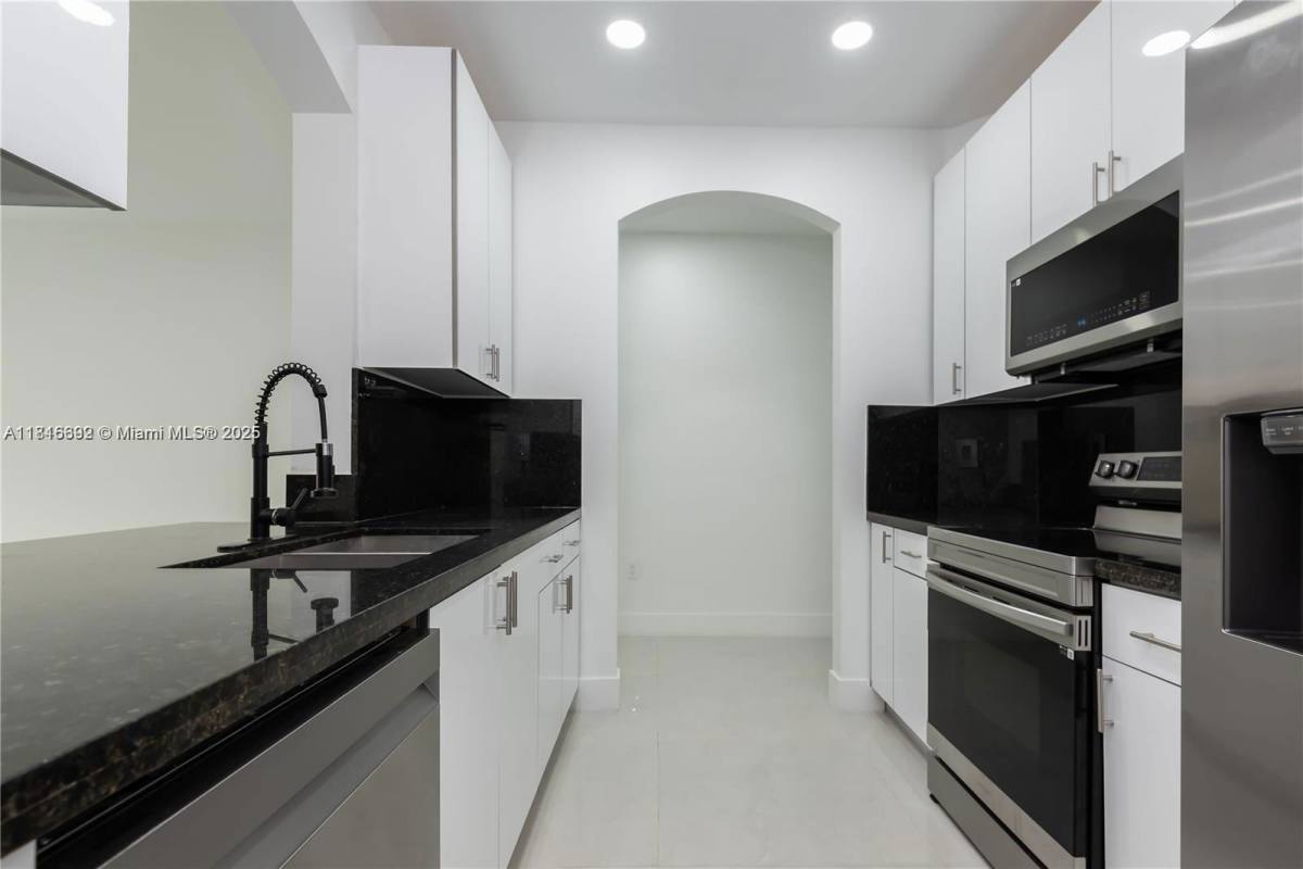 Townhouse for rent at 939 NE 42nd Terrace, Homestead, FL 33033