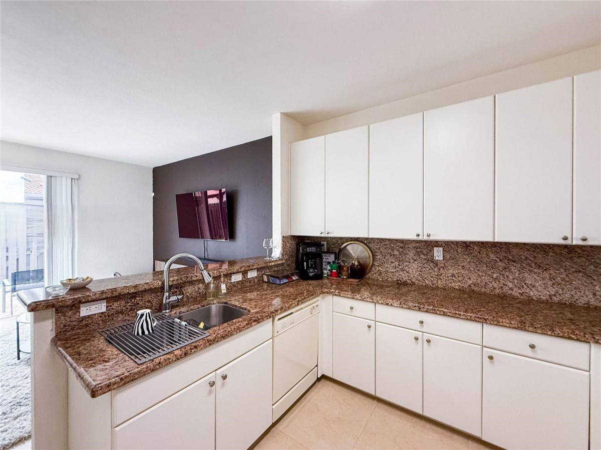 Townhouse for rent at 8160 NW 116th Ave, Miami, FL 33178