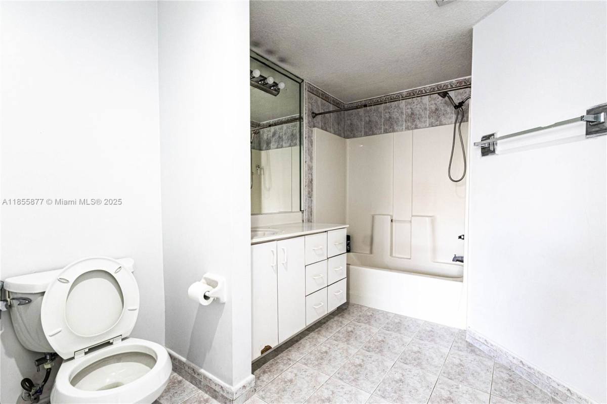 Apartment for rent at 17405 NW 75th Place, Hialeah, FL 33015