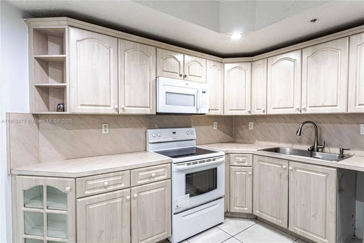 Apartment for rent at 17405 NW 75th Place, Hialeah, FL 33015