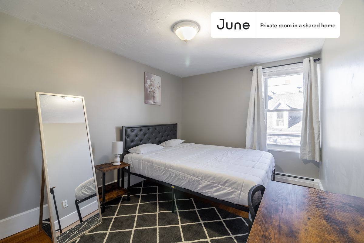 Apartment for rent at 14 Bacon St #B, Newton, MA 02458