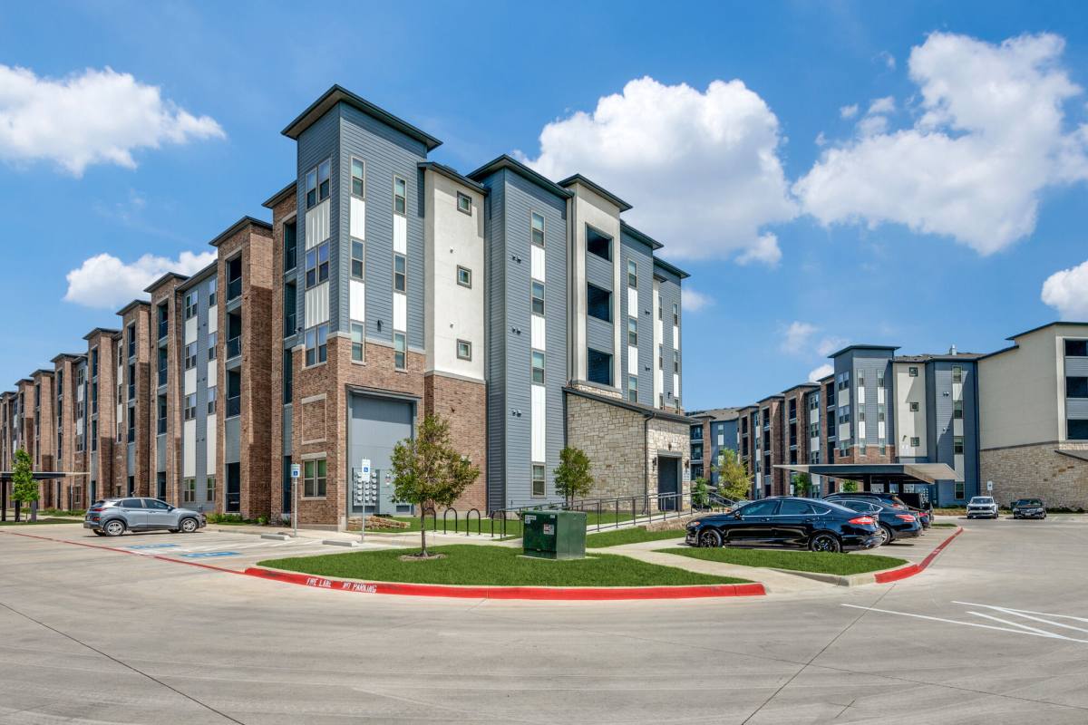 Apartment for rent at Palladium Oak Grove, 932 Oak Grove Rd, Fort Worth, TX 76115