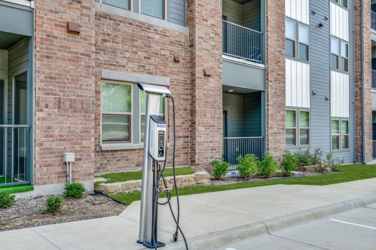 Apartment for rent at Palladium Oak Grove, 932 Oak Grove Rd, Fort Worth, TX 76115