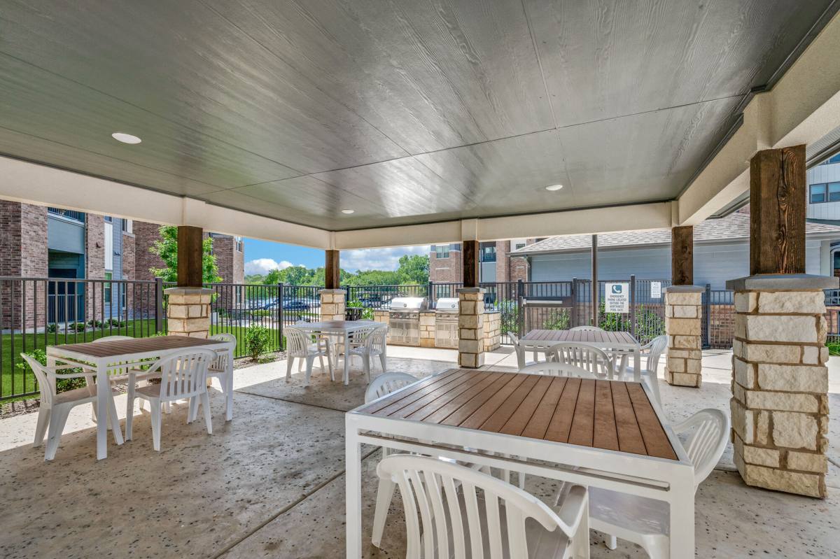 Apartment for rent at Palladium Oak Grove, 932 Oak Grove Rd, Fort Worth, TX 76115