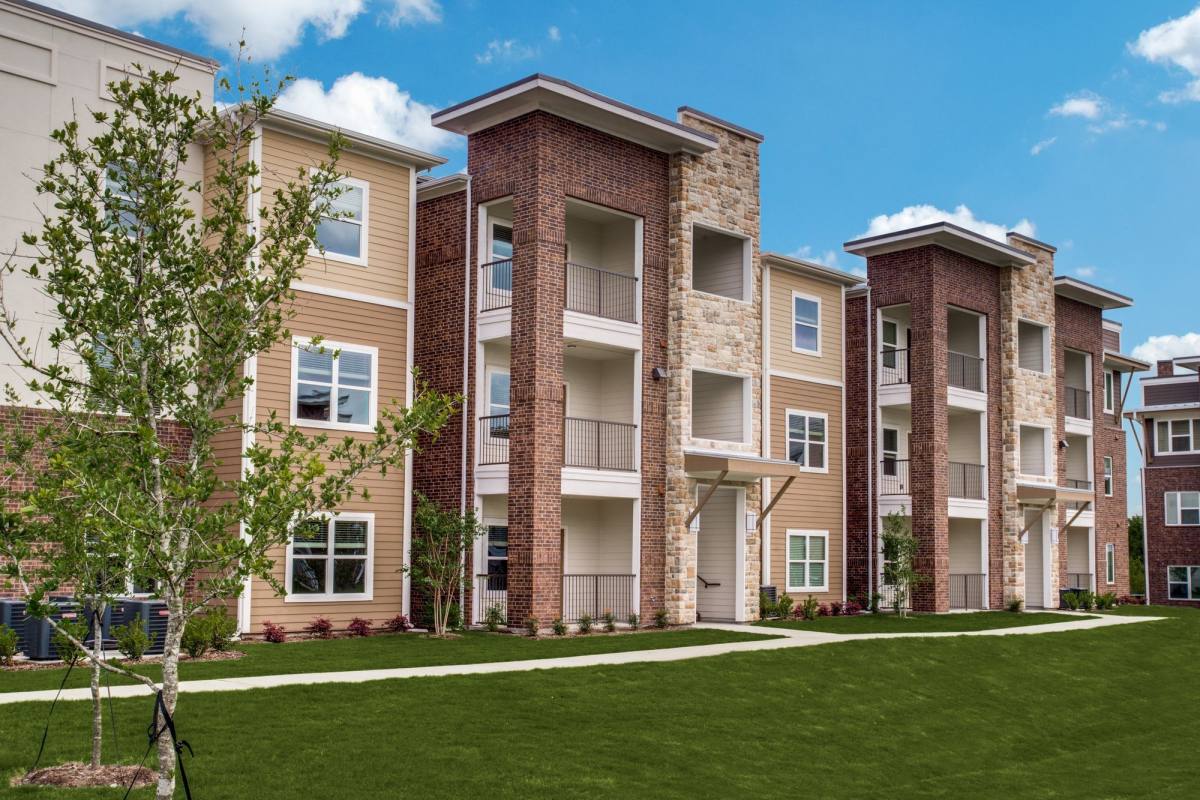 Apartment for rent at Palladium Glenn Heights, 2400 S Hampton Rd, Red Oak, TX 75154