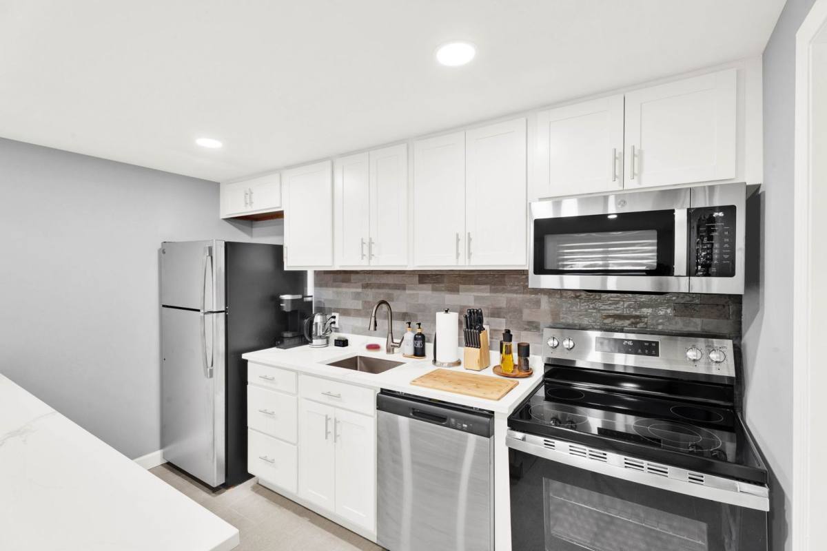 Apartment for rent at 41299 Heathmore, Canton, MI 48187