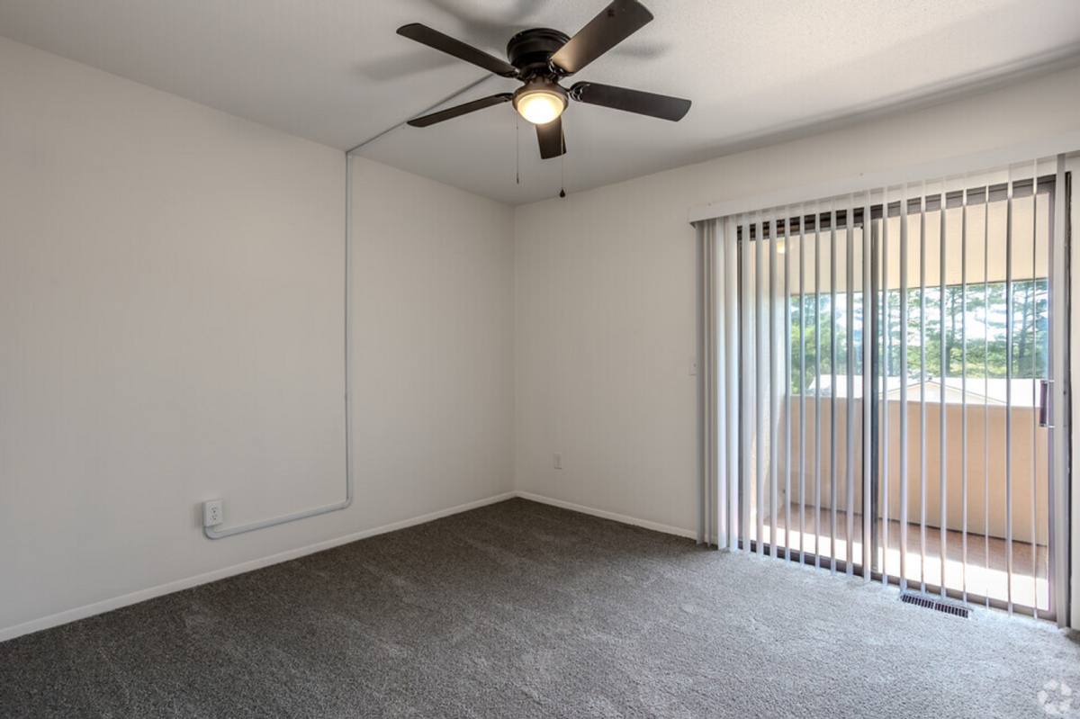 Apartment for rent at 1420 Londondale Parkway, Newark, OH 43055