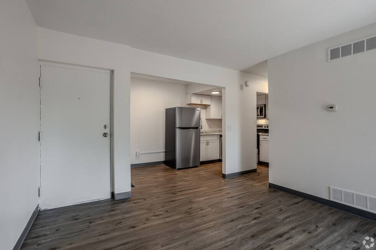 Apartment for rent at 1420 Londondale Parkway, Newark, OH 43055