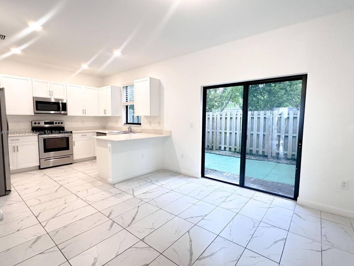 Townhouse for rent at 20634 NE 2nd Court, Miami, FL 33179
