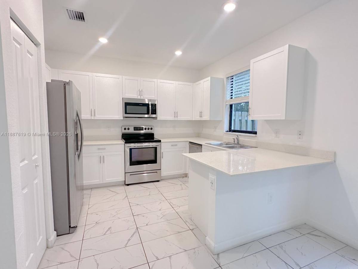 Townhouse for rent at 20634 NE 2nd Court, Miami, FL 33179