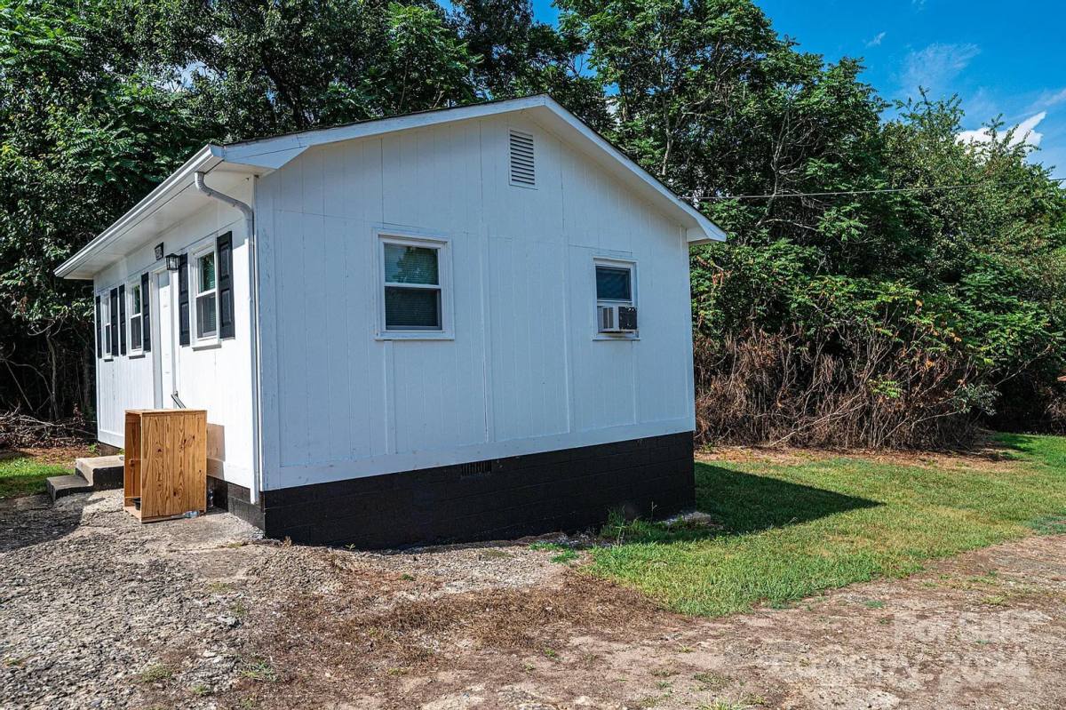 Apartment for rent at 3214 Freezer Locker Rd, Hudson, NC 28638