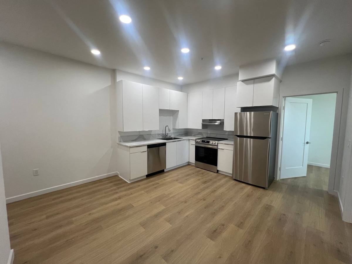 Apartment for rent at 2900 S Orange Dr, Los Angeles, CA 90016