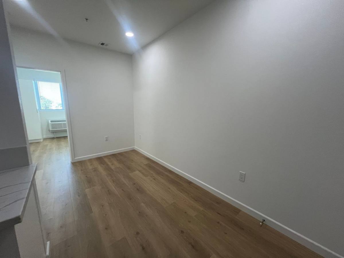 Apartment for rent at 2900 S Orange Dr, Los Angeles, CA 90016