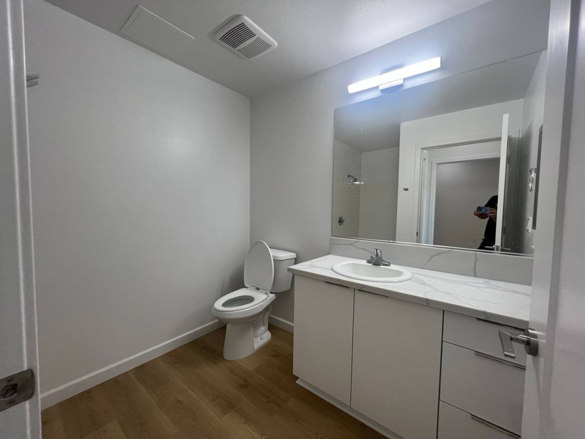 Apartment for rent at 2900 S Orange Dr, Los Angeles, CA 90016