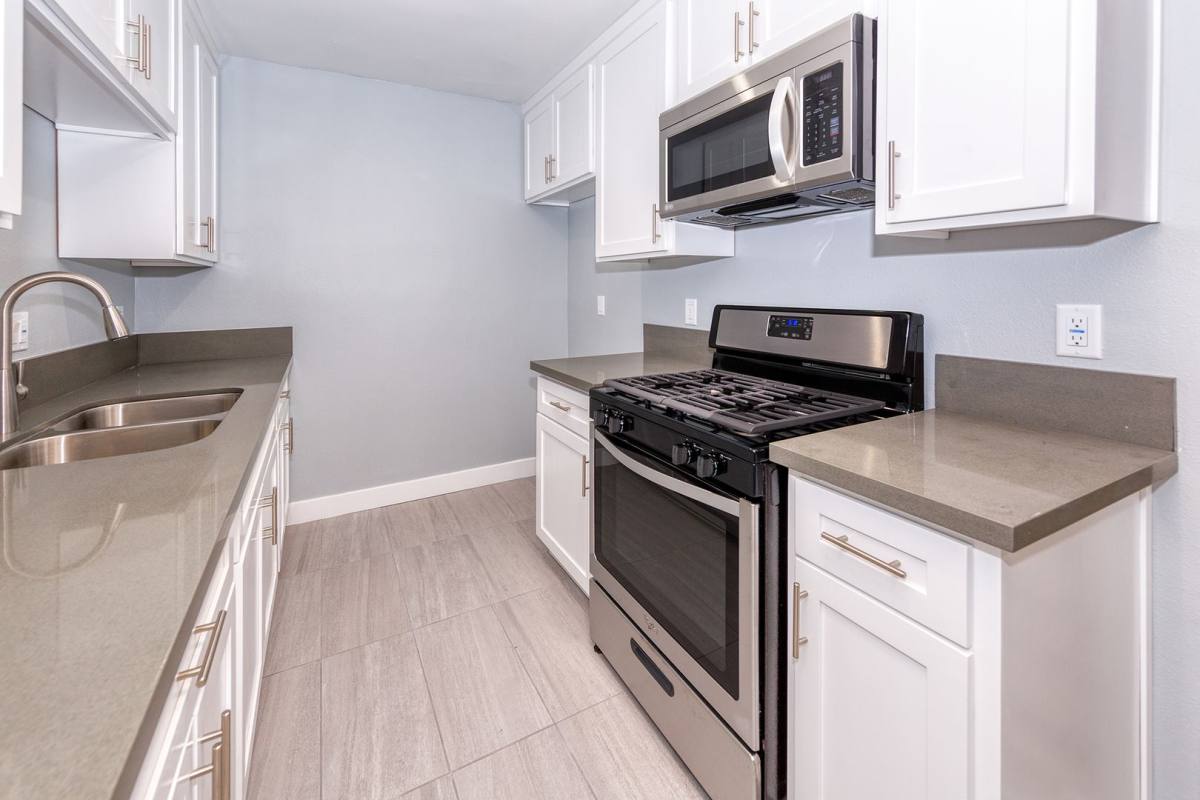 Apartment for rent at 916 N Inglewood Ave, Inglewood, CA 90302